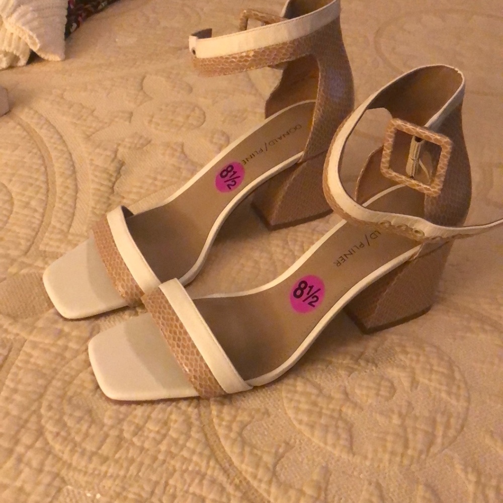 Tan/white sandals